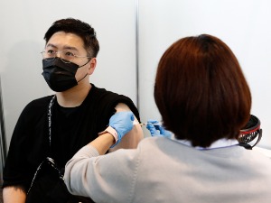 Japan ubira plodove poodmakle vakcinacije, najmanje novozaraženih od juna prošle godine