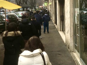 Italijani ne mogu da dođu do testova, u redovima ispred apoteka čeka se satima