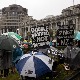 Aduti vlasti Novog Zelanda: Prskalice, Beri Menilou i "Makarena" protiv antivaksera