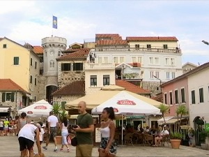 Crna Gora donela nove mere, šta to znači za srpske turiste i šta ih čeka ukoliko se zaraze 
