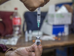 EMA preporučila "Fajzerovu" buster vakcinu protiv omikrona kod dece, a "Sanofijevu" kod odraslih