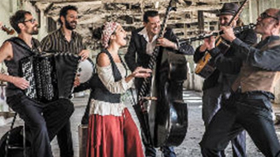 Barcelona Gipsy Balkan Orchestra, 1. deo