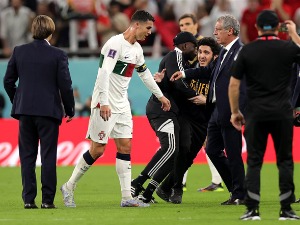 Ronaldo odgurnuo uljeza sa tribina posle poraza od Maroka