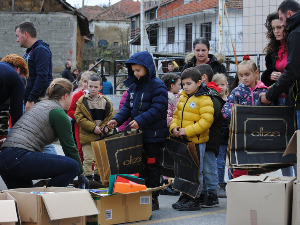 Božićni konvoj iz Francuske prošao blokade i stigao u srpske enklave