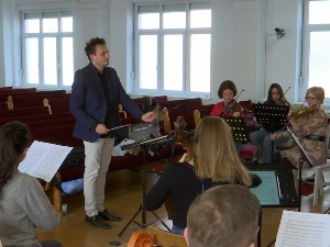 Maksim Risanov na Kolarcu prestavlja obe strane umetničke ličnosti – violistu i dirigenta